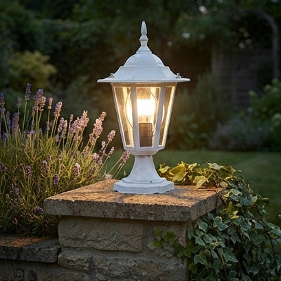 Luminária Colonial de Jardim Branca – Iluminação Elegante e Charme Clássico para Áreas Exteriores - (can0410)