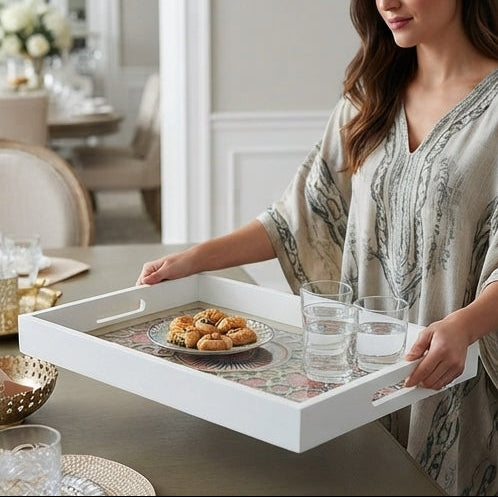 Kit de 2 Bandejas Decorativas em Madeira Branca com Estampa Geométrica e Tampo de Vidro: Estilo e Praticidade para Ambientes - (AYD296-31)
