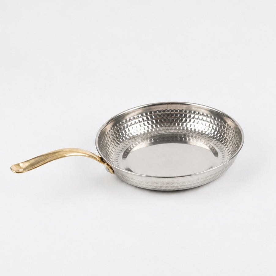 Frigideira de Apresentação Compacta em Aço Inoxidável 20cm: Praticidade Diária, Design Martelado e Pega Dourada Exclusiva - (AYD352-4)