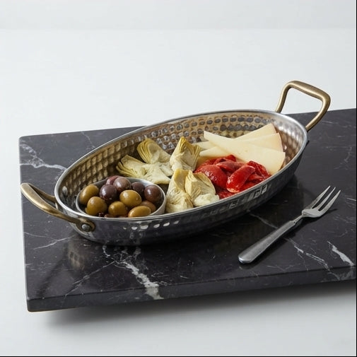 Travessa Oval Martelada 24cm em Aço Inox: Sofisticação Rústica e Alças Douradas para Servir com Estilo - (AYD352-11)