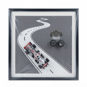 Quadro Decorativo 'Team Racer', 60/60cm: Arte em Relevo de Automobilismo com Miniatura de Corrida e Pista Exclusiva - (AYD313-1)