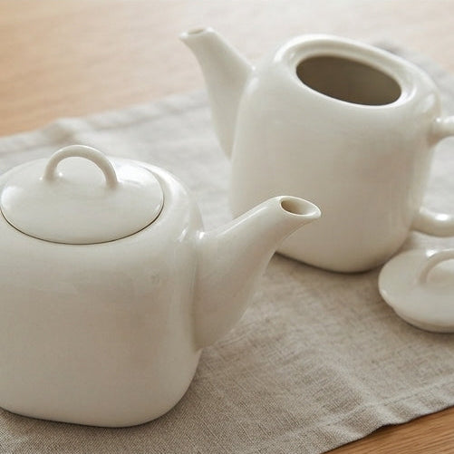 Bule em Cerâmica Branca: Design Minimalista, Peça Única e Sofisticação para o Seu Chá - (AYD352-15)