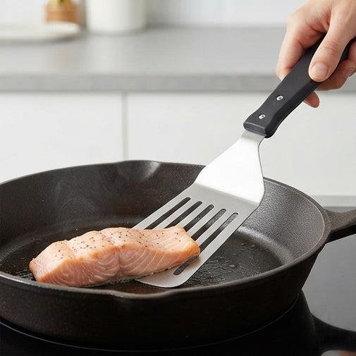 Espátula de Inox YH com Fendas: Precisão e Leveza para Seus Grelhados - (AYD243-70)