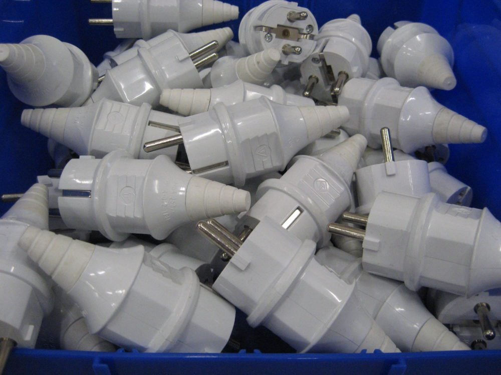 Lot of 34 Non-Polarized Europlugs 2-Pin 16A 250V