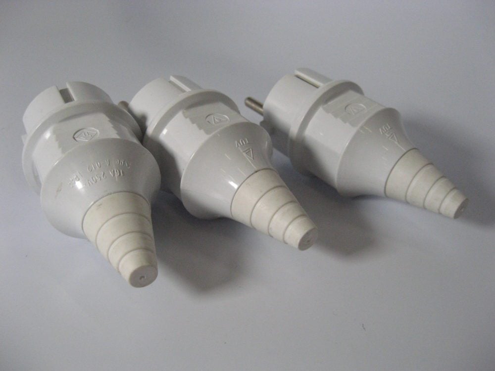 Lot of 34 Non-Polarized Europlugs 2-Pin 16A 250V